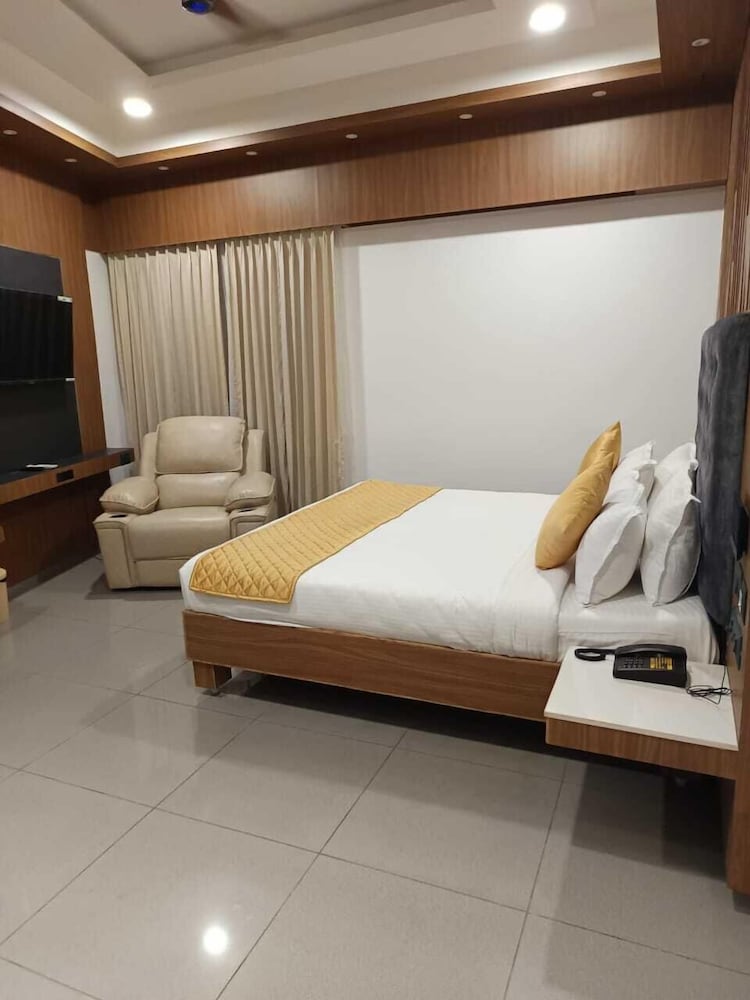 Deluxe Double or Twin Room, City View photo 2