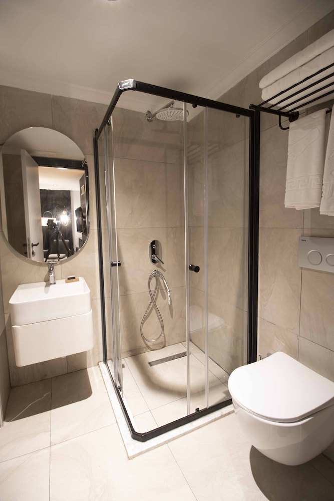 Luxury Studio Suite, Jetted Tub photo 2