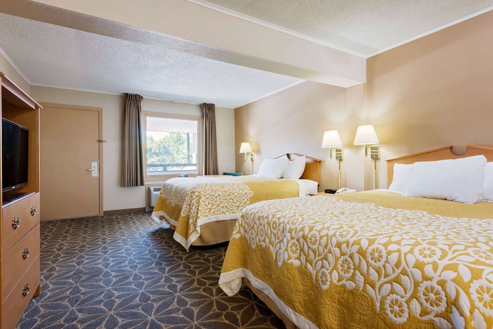 Room, 2 Double Beds, Non Smoking - Photo 1