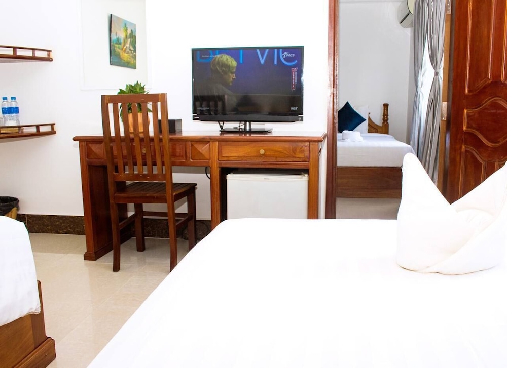 Deluxe Double Room, Pool View - Photo 11