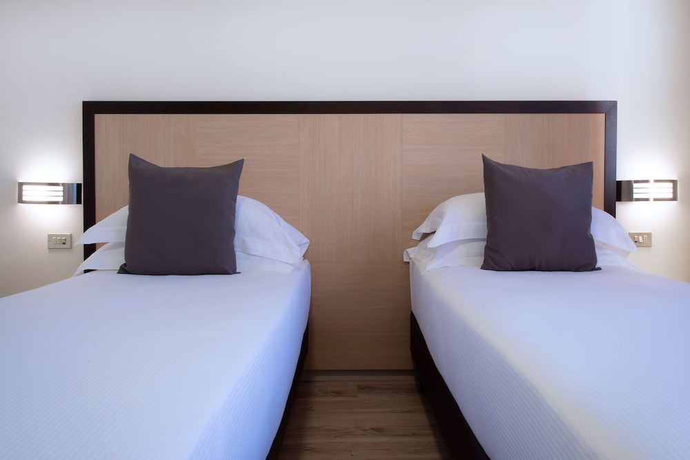 Classic Double or Twin Room photo 3