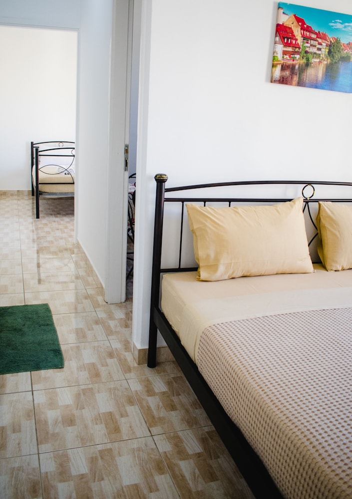 Family Apartment, 2 Bedrooms (1 Double and 2 Twin)