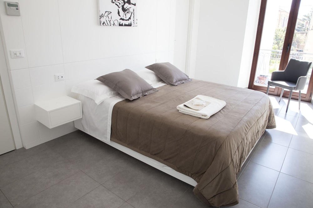 Design Room, 1 Queen Bed, Garden View