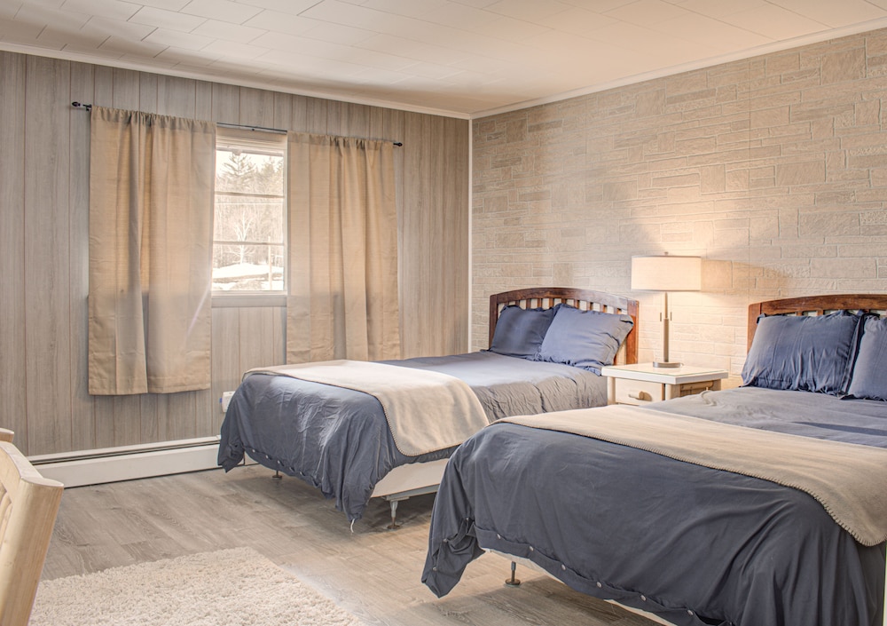Room, 2 Double Beds, Non Smoking (Pet Friendly) photo 1