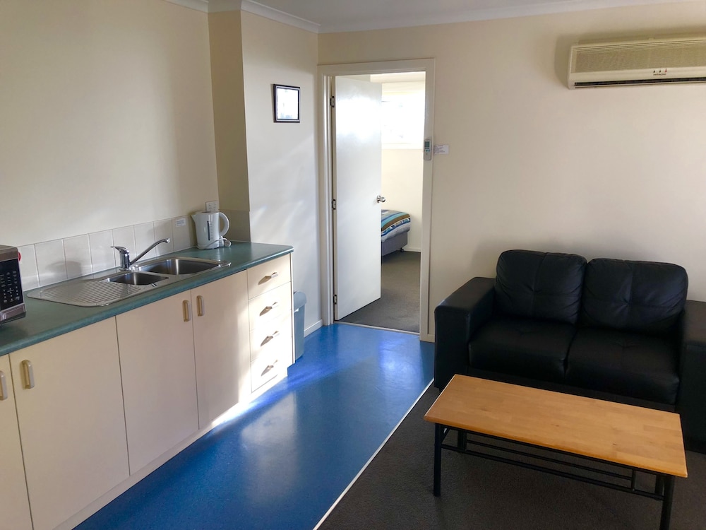 Standard Apartment, 2 Bedrooms, Kitchenette photo 3