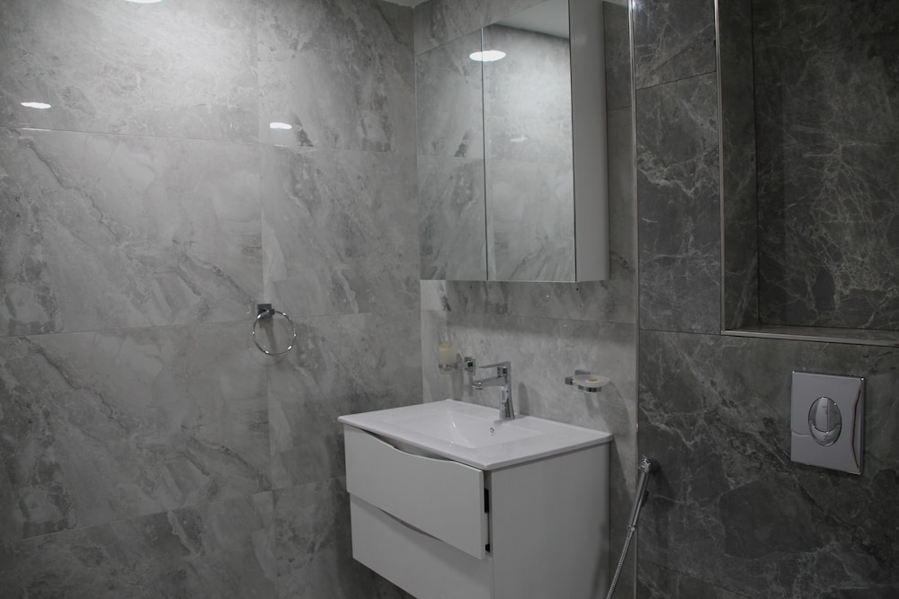 Executive Suite - Photo 5