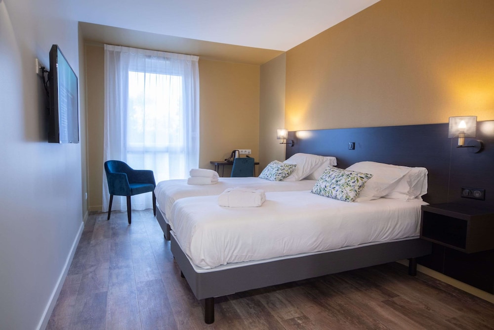 Deluxe Room - Photo 3