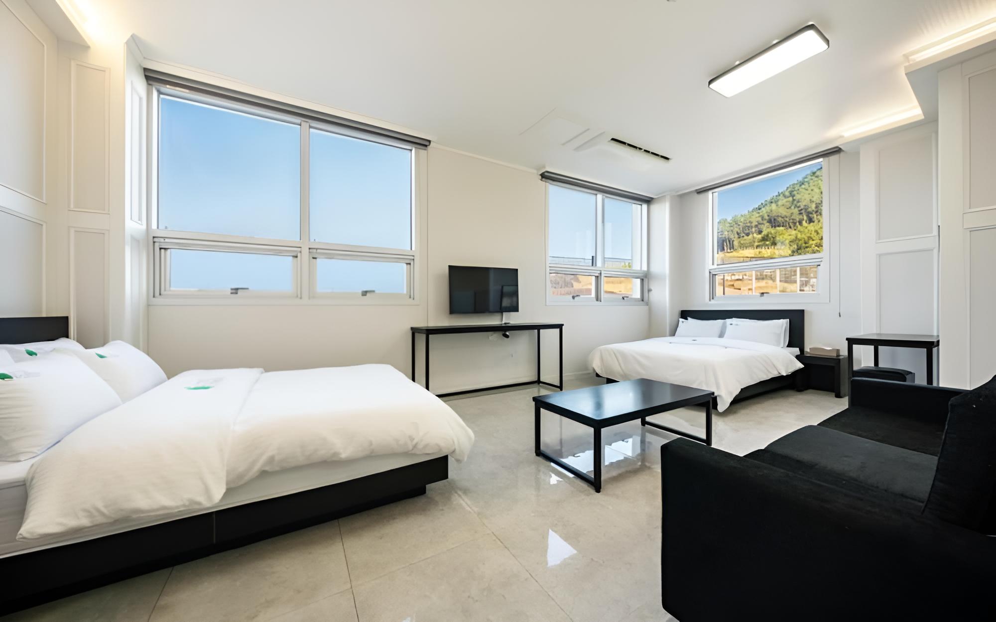 Room (Room 102) - Photo 1