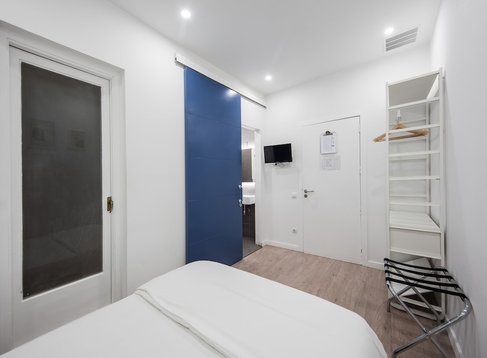 Basic Double Room, Ensuite photo 3