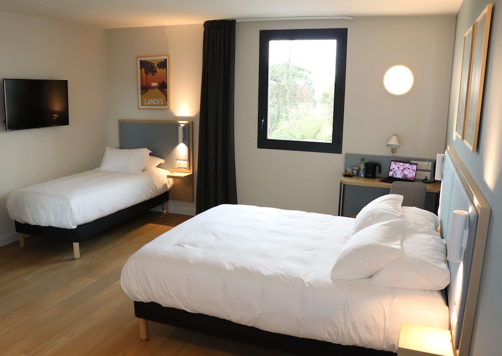 Standard Room, Multiple Beds - Photo 3