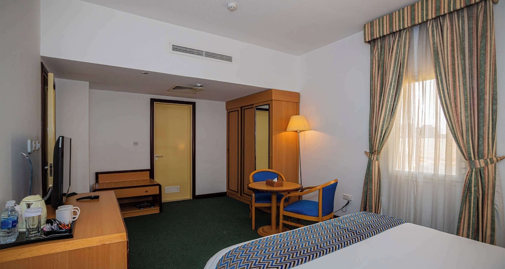 Family Suite, Multiple Beds, Non Smoking, City View - Photo 1