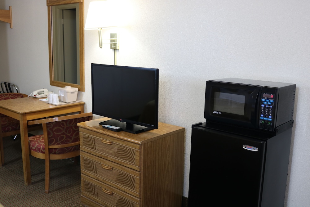 Standard Room, 2 Queen Beds - Photo 6