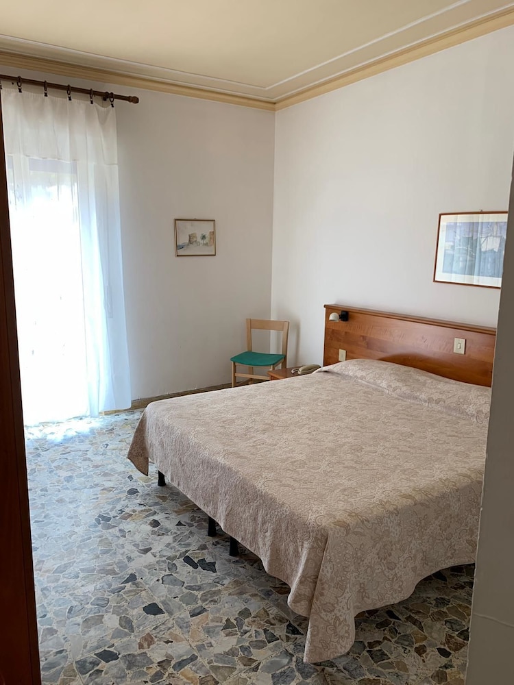 Double or Twin Room photo 3