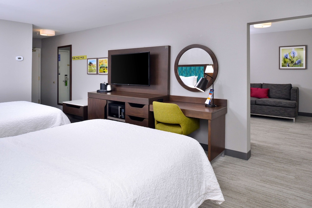 Family Room, 2 Queen Beds, Non Smoking photo 1