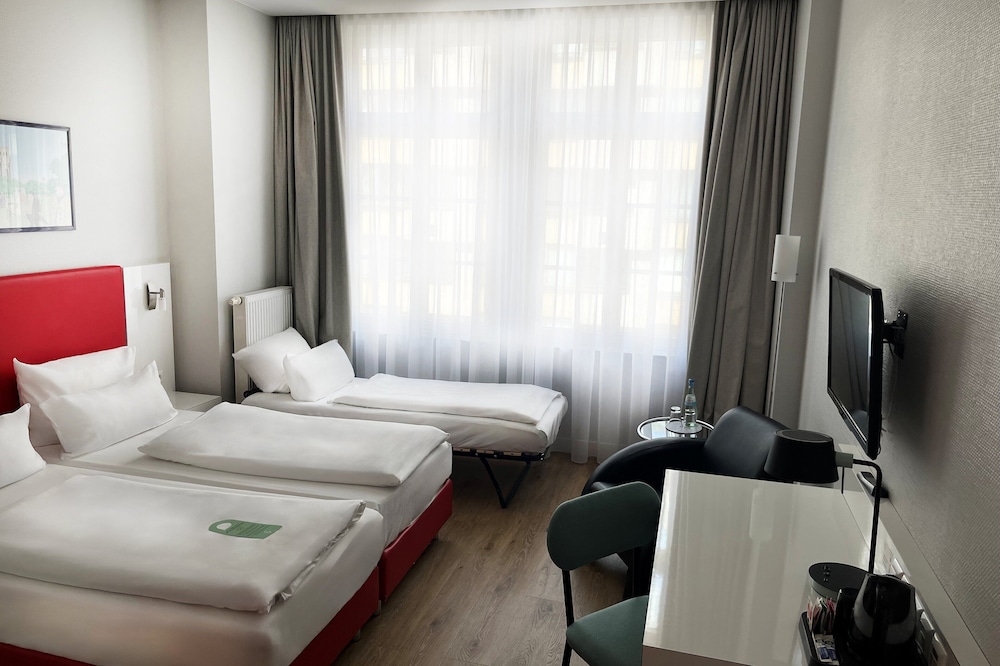 Standard Room, 2 Twin Beds (Up to 3 Adults) photo 3