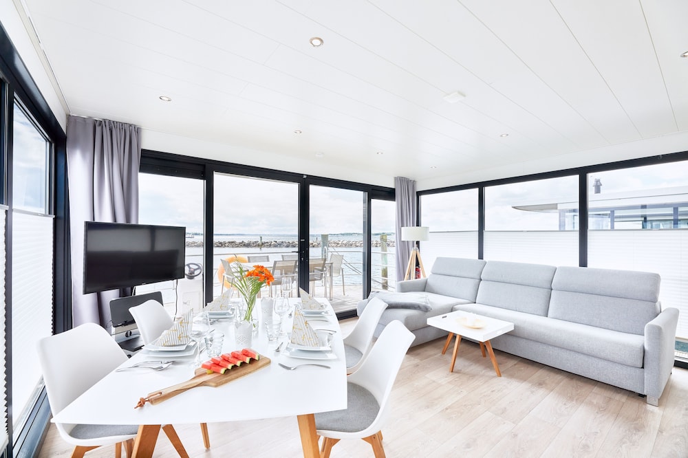 Family Room, 1 Bedroom, Non Smoking, Bay View photo 2