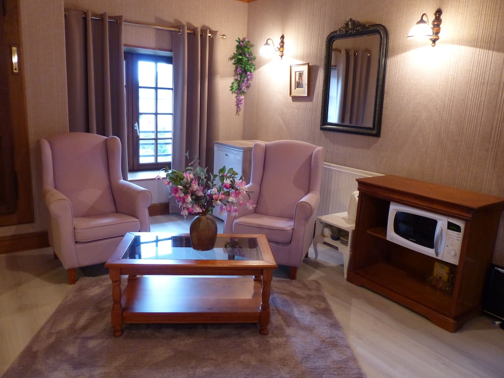 Classic Double Room (Fuschia ) photo 3