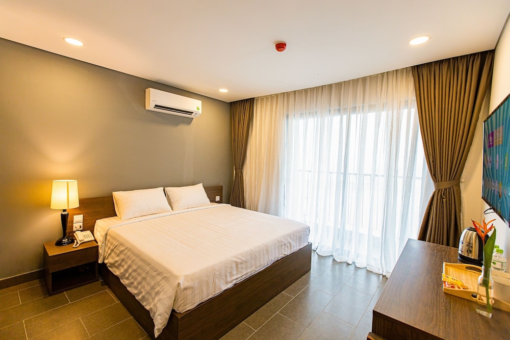 Deluxe Double Room, Balcony - Photo 7
