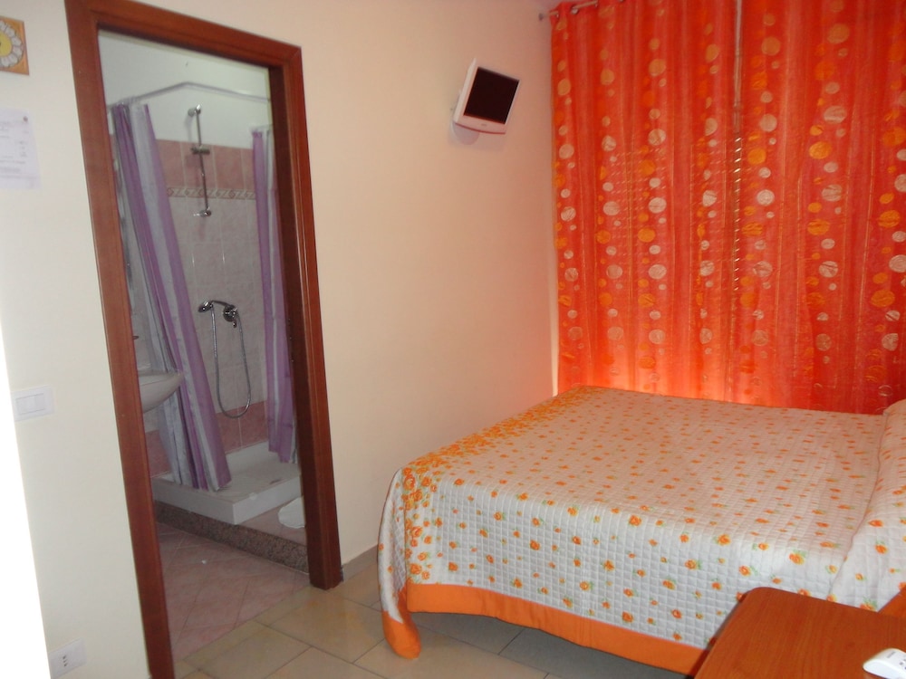 Double Room Single Use, Private Bathroom