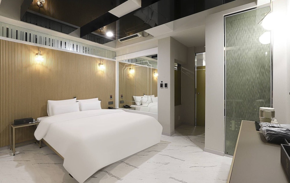 Deluxe Double Room, City View