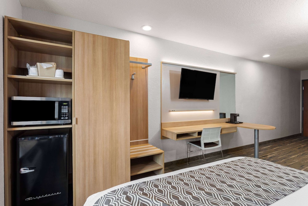 Studio Suite, 1 Queen Bed, Accessible, Non Smoking (Mobility/Hearing Impaired) - Photo 1