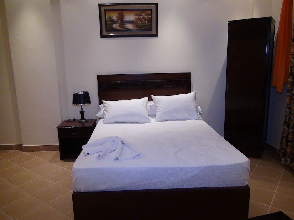 Standard Triple Room thumbnail 5