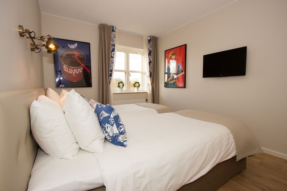 Standard Room, 1 Queen Bed photo 3
