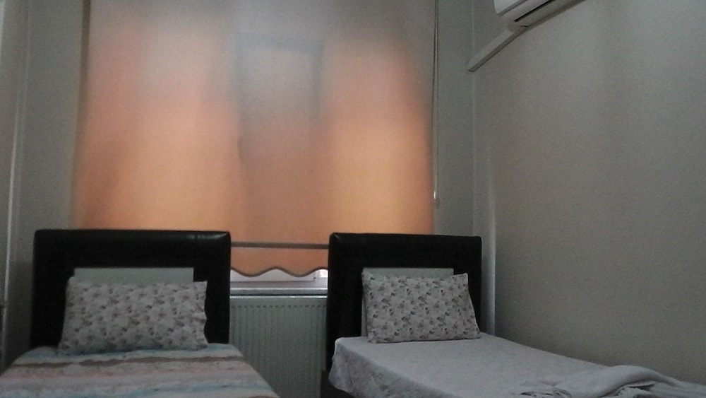 Twin Room - Photo 1