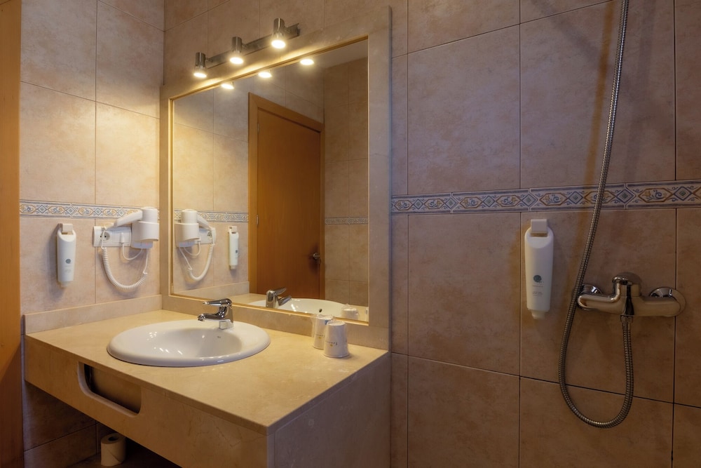 Family Apartment, 2 Bedrooms - Photo 16