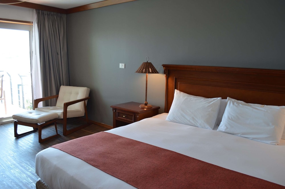 Room, 1 King Bed, Non Smoking, River View
