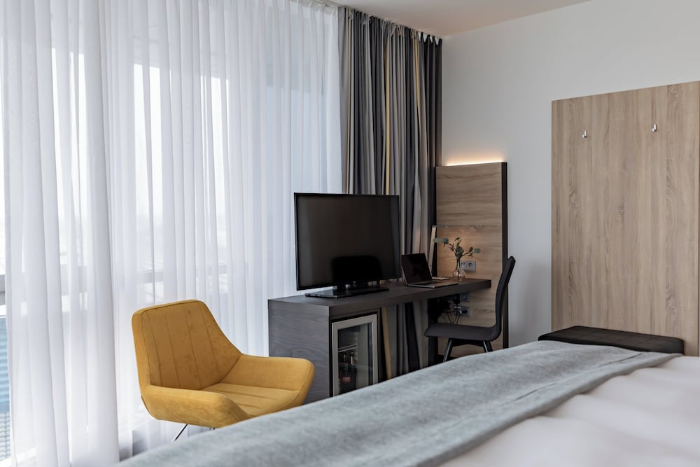 Standard Room, 2 Twin Beds thumbnail 6