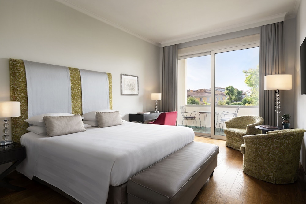 Premium with Two Twin Beds and Balcony (Non Smoking) - Photo 3
