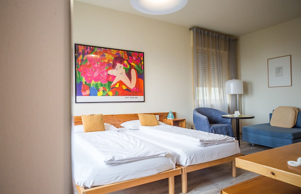 Standard Room, Balcony, Lake View photo 3