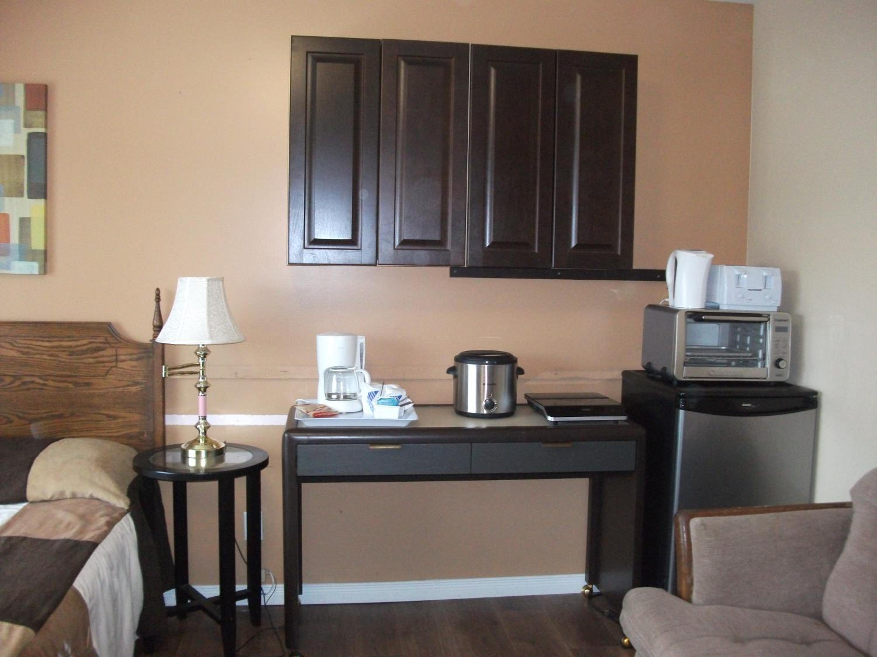 Deluxe Queen Suite photo 2