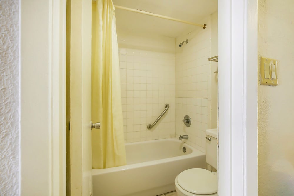 Room, 2 Double Beds, Non Smoking - Photo 5