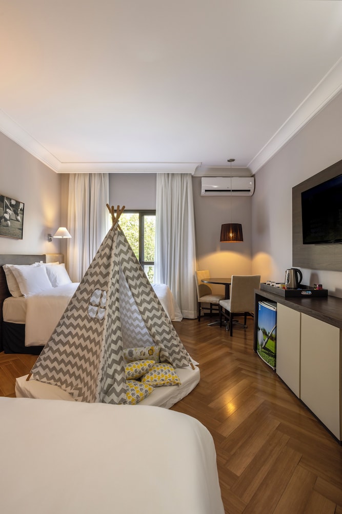 Family Room, 2 Double Beds thumbnail 5