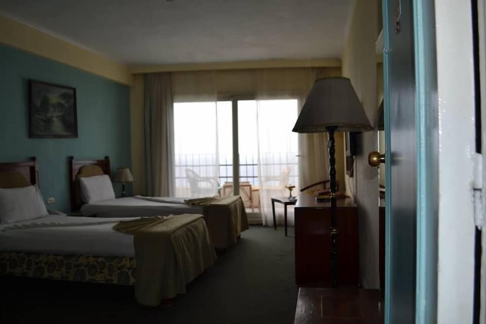 Deluxe Double or Twin Room, Sea View (With Extra Bed) photo 2