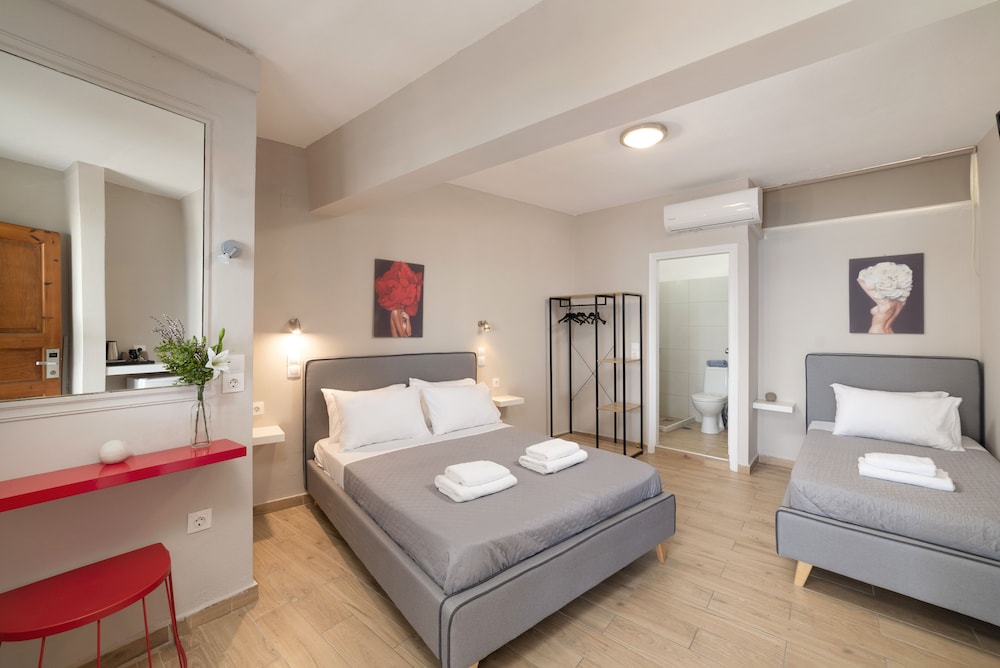 Classic Triple Room, Sea View photo 3