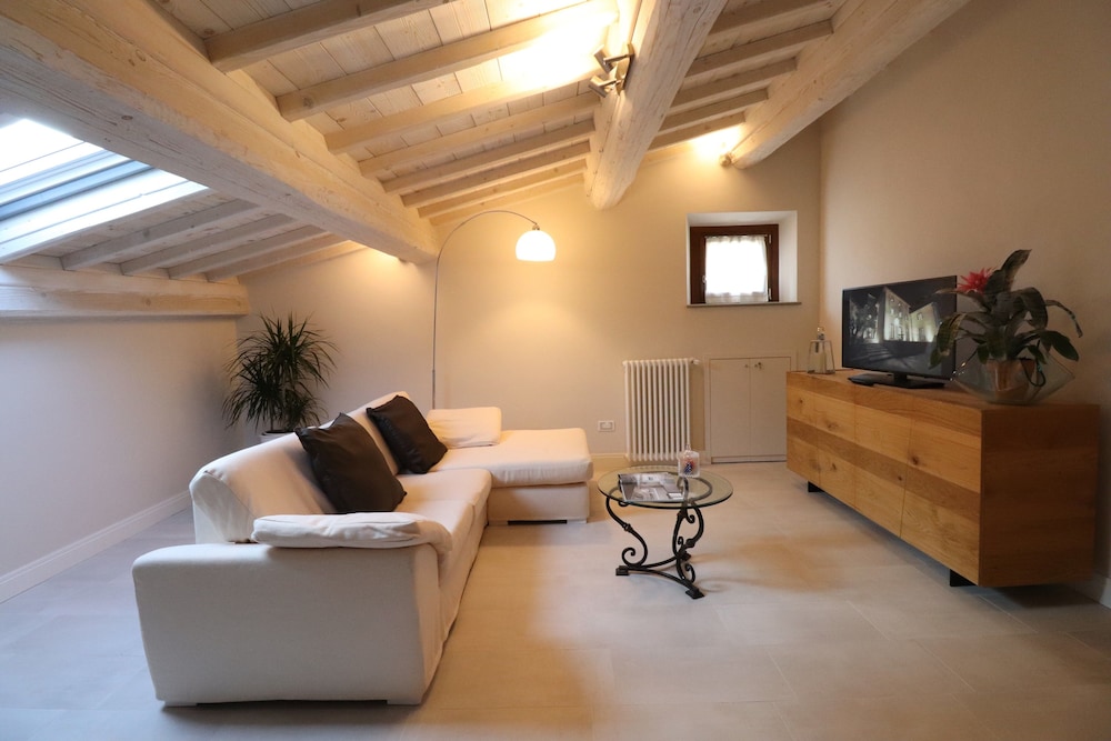 Classic Penthouse, Mountain View photo 3