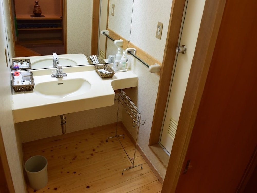 Japanese Style Room with Private Bathroom photo 2