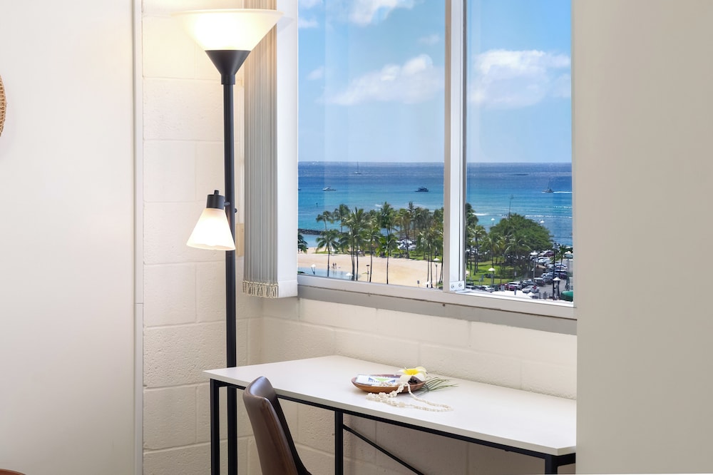 Ocean View 1BR at Ilikai Marina: Apartment, 1 Bedroom, Ocean View (0187) photo