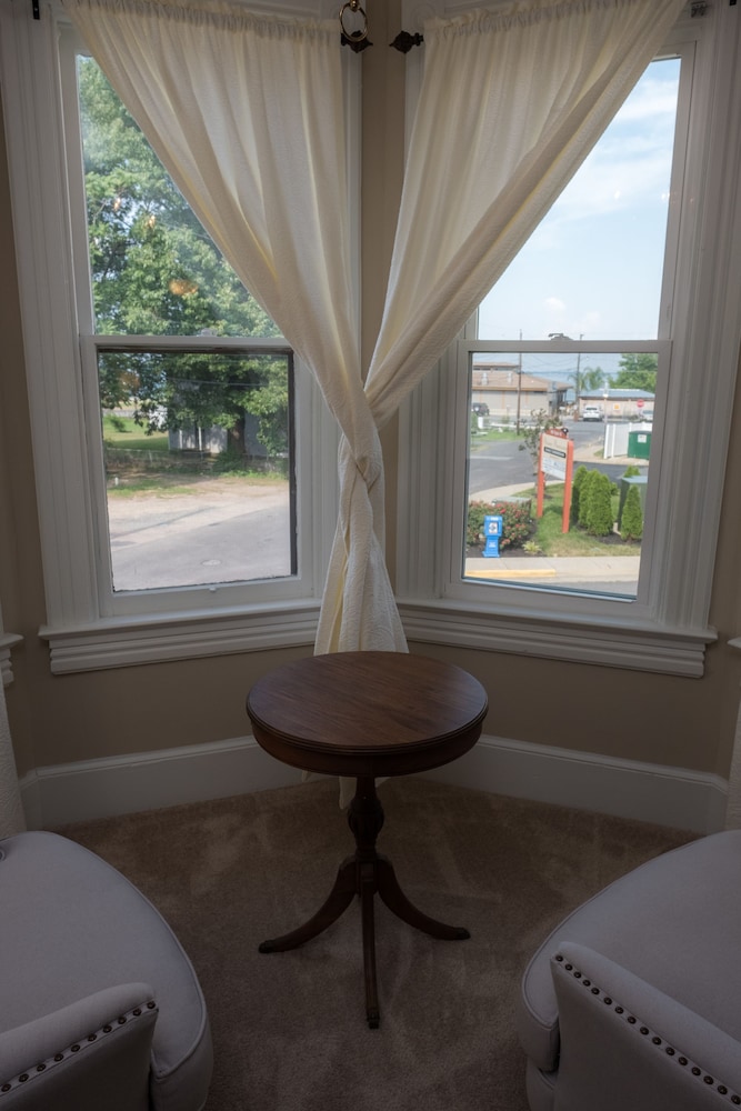 Deluxe Double Room, 2 Queen Beds, Allergy Friendly, River View photo 2