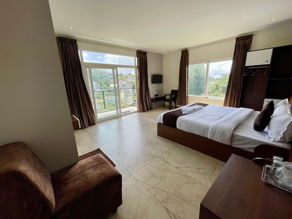 Studio Suite, Balcony, Mountain View