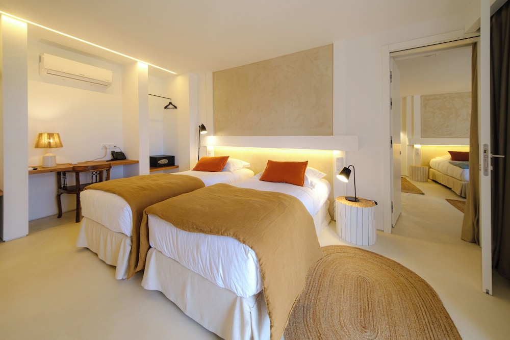 Standard Double or Twin Room - Photo 8