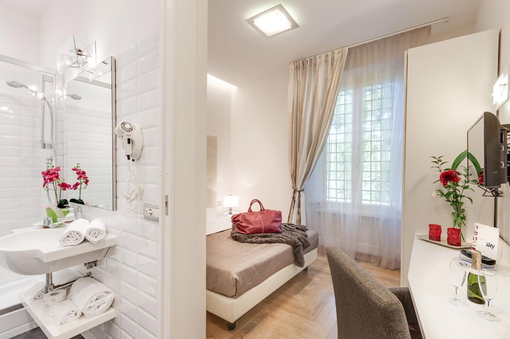 Economy Double Room (Breakfast at Navona Street Hotel) photo 2