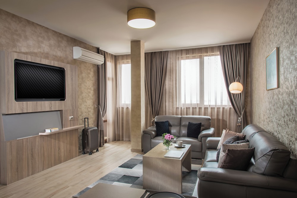 Superior One-Bedroom Apartment - Silver