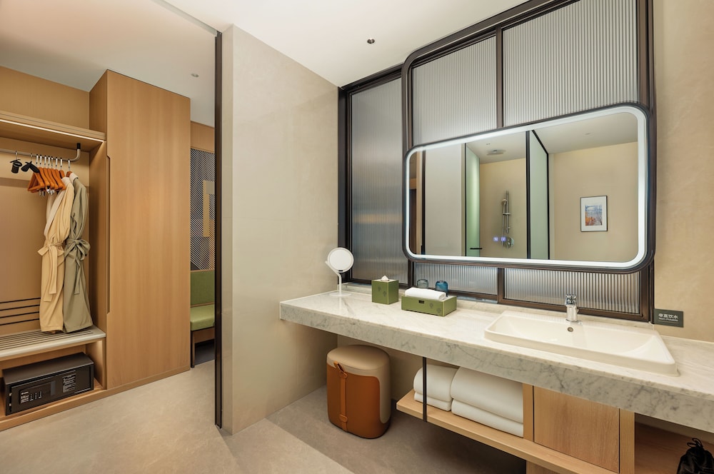 2 Double Beds Standard City View photo 3
