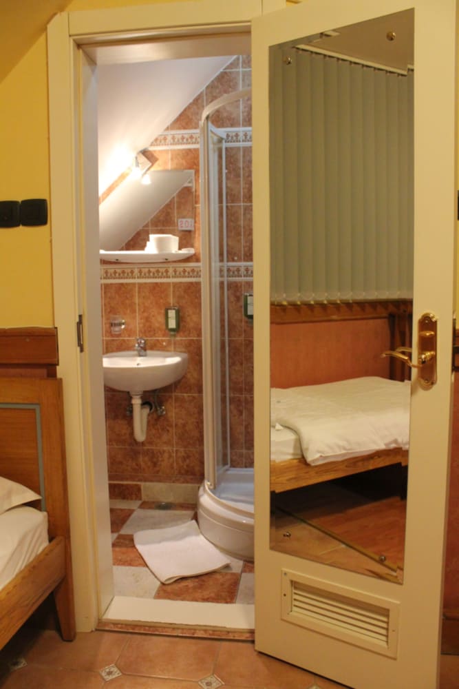 Twin Room, 2 Twin Beds - Photo 5