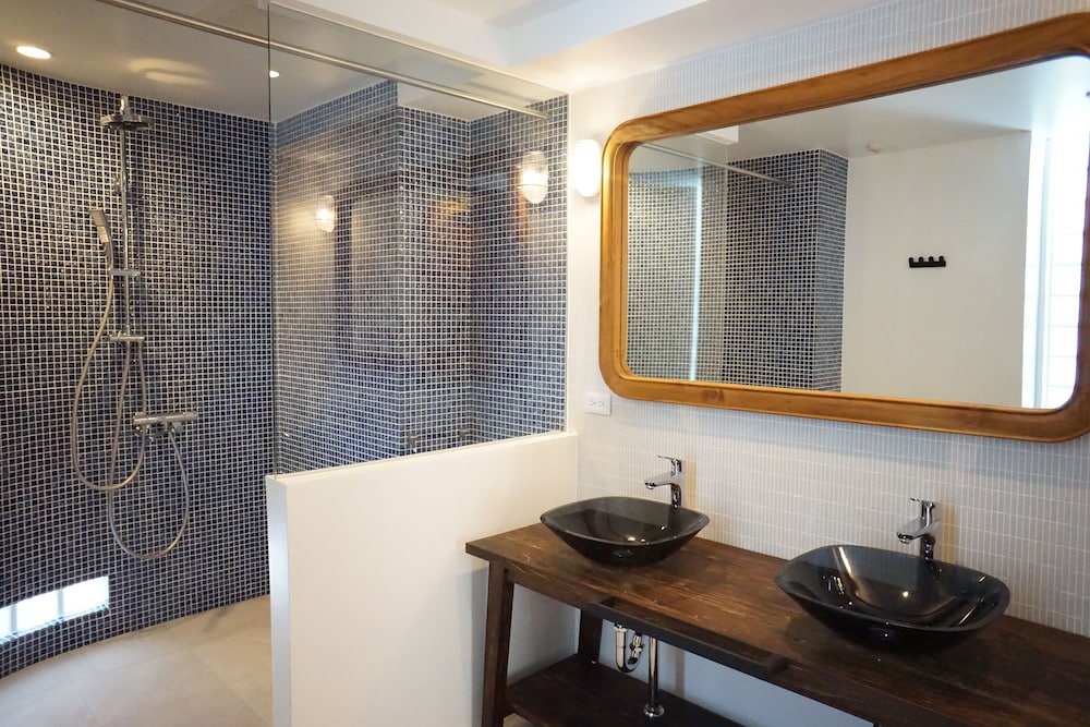 Executive Condo, 3 Bedrooms, Non Smoking photo 3