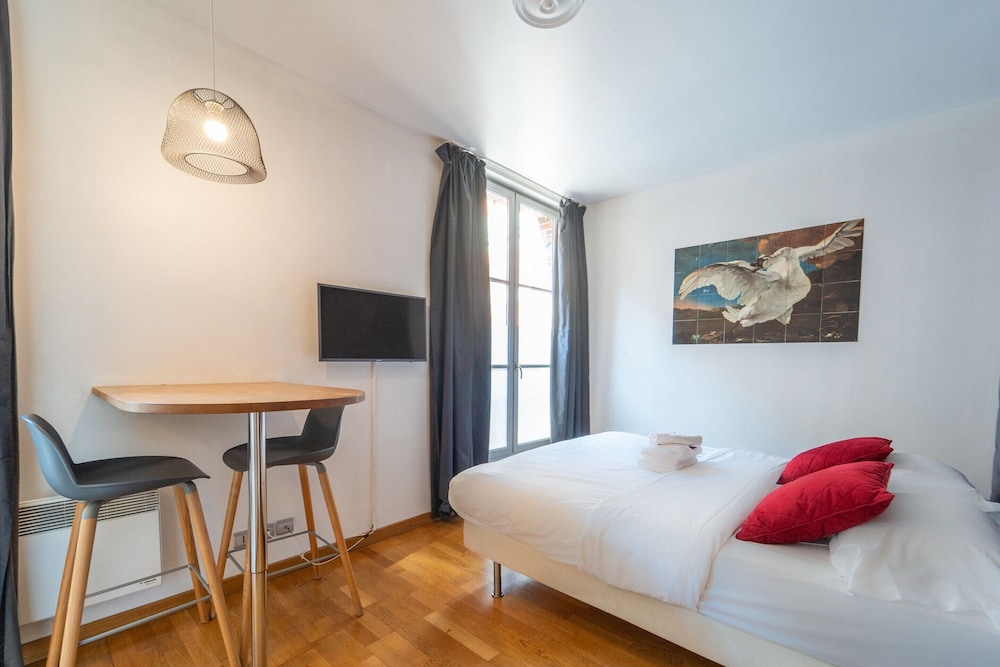 Apartment photo 2